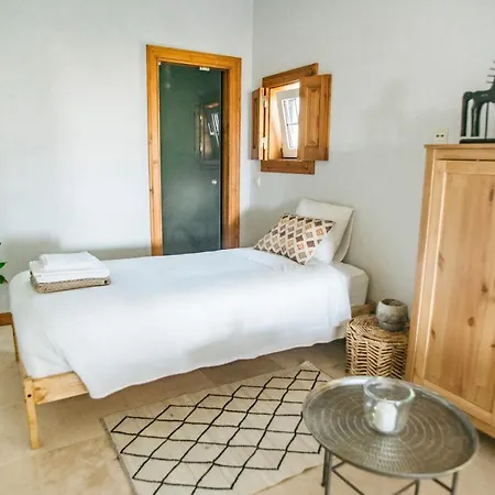 Dreamsea Surf Bed & Breakfast Gouveia (Lisbon)