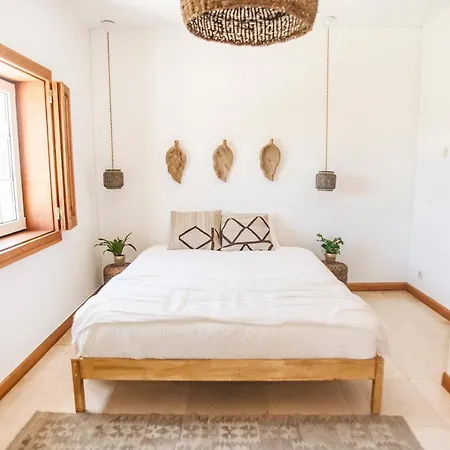 Dreamsea Surf Bed & Breakfast Gouveia (Lisbon)