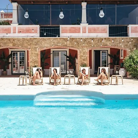 Dreamsea Surf Bed & Breakfast Gouveia (Lisbon)